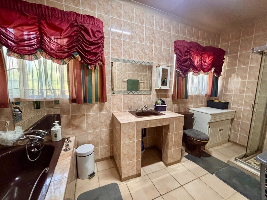 4 Bedroom Property for Sale in La Hoff North West